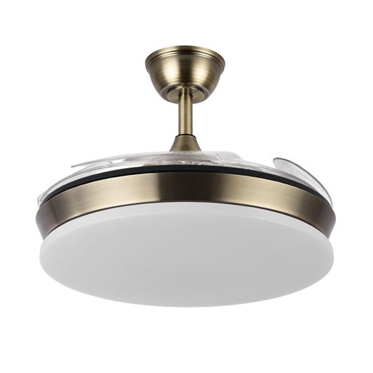 Ventilador de Techo con Luz LED Tridente Mini 91 cm Cuero Fabrilamp instalada en ambiente decorativo de salón o dormitorio | Fabrilamp / Abrila