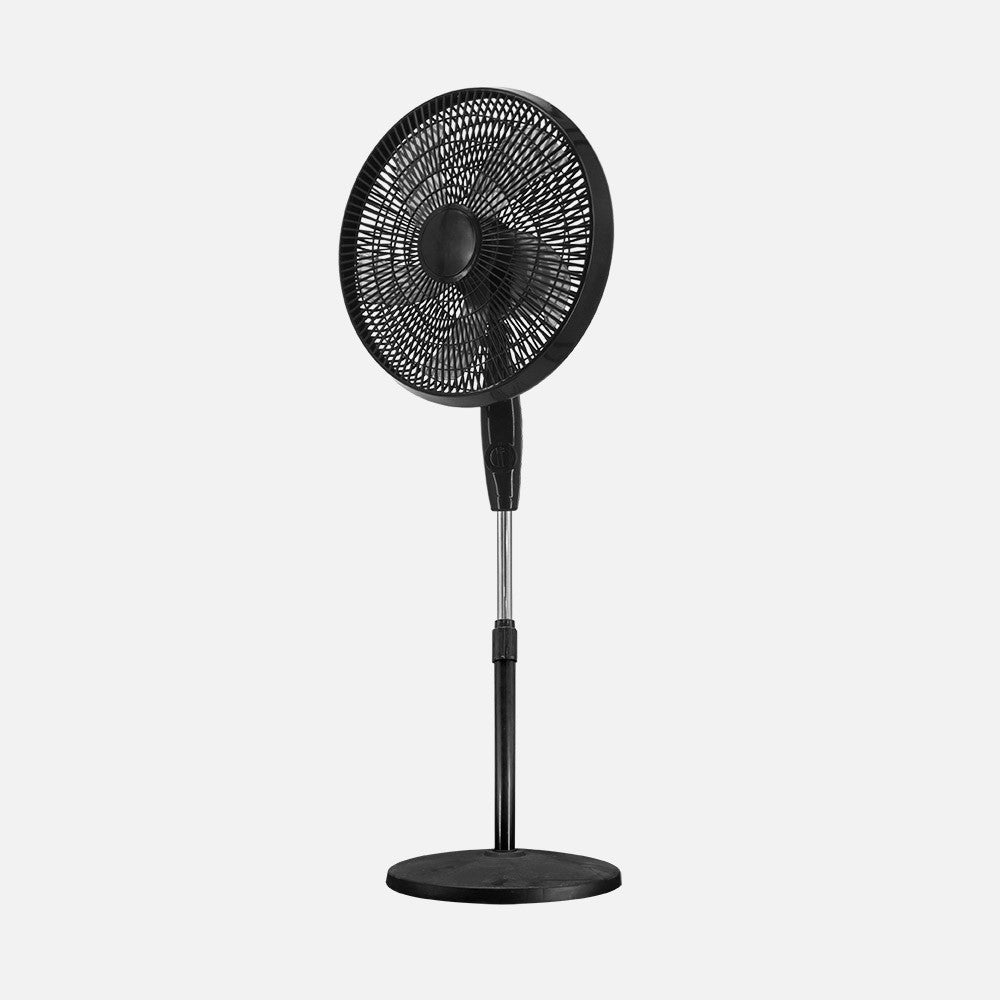 Ventilador de pie Escudero fabricado en metal negro y policarbonato