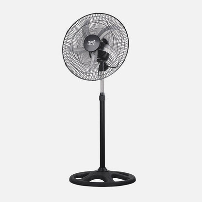 Ventilador industrial Fabrilamp fabricado en metal negro y aluminio color plata, base de policarbonato reforzado