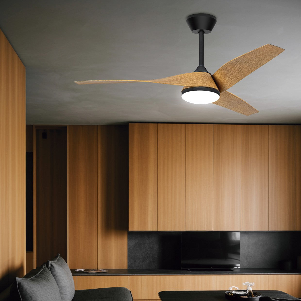 Detalle del motor y la luz LED integrada del Ventilador Papua de AJP / Alemar