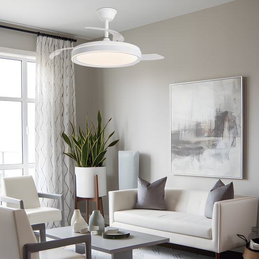Ventilador Samaná blanco con palas desplegadas mostrando su diámetro de 107cm y luz LED