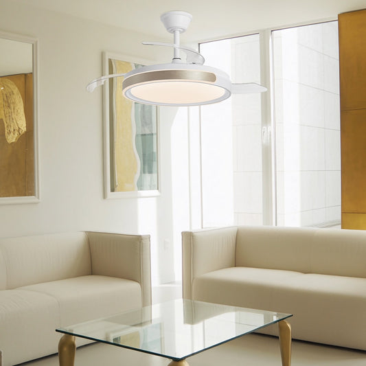 Ventilador de techo retráctil Samaná Blanco-Oro con palas abiertas y luz encendida AJP / Alemar