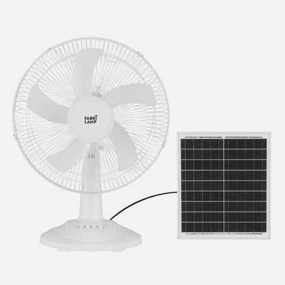 Ventilador de Sobremesa Solar Abanico 43 cm Blanco Fabrilamp instalada en ambiente decorativo de salón o dormitorio | Fabrilamp / Abrila